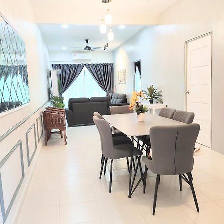 Private Pool Cassa Dinies, Wifi , Bbq,10 Pax Villa Rantau Panjang Exteriör bild
