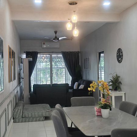 Private Pool Cassa Dinies, Wifi , Bbq,10 Pax Villa Rantau Panjang Exteriör bild