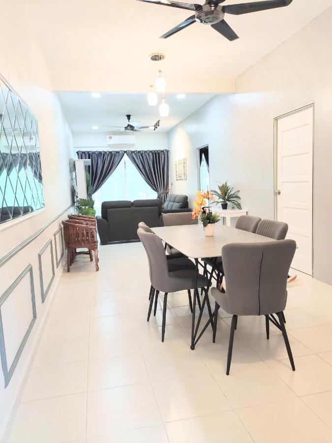Private Pool Cassa Dinies, Wifi , Bbq,10 Pax Villa Rantau Panjang Exteriör bild