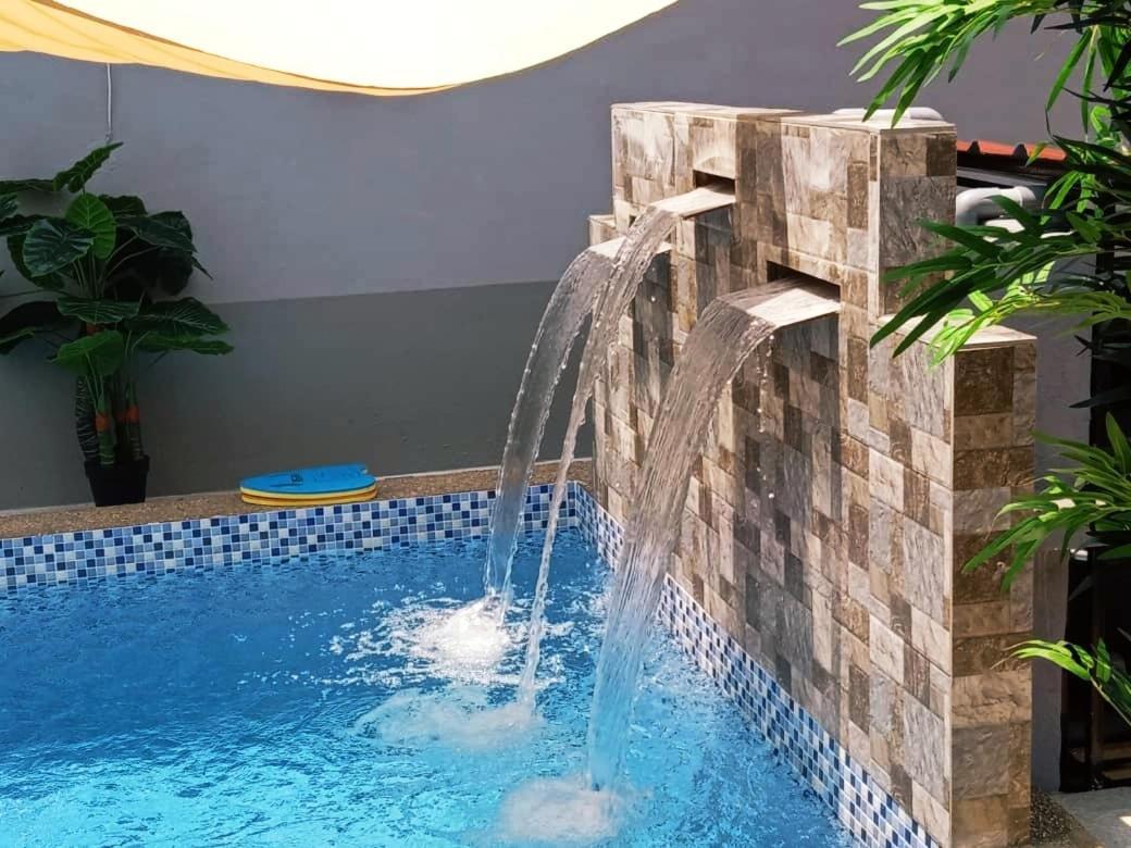 Private Pool Cassa Dinies, Wifi , Bbq,10 Pax Villa Rantau Panjang Exteriör bild